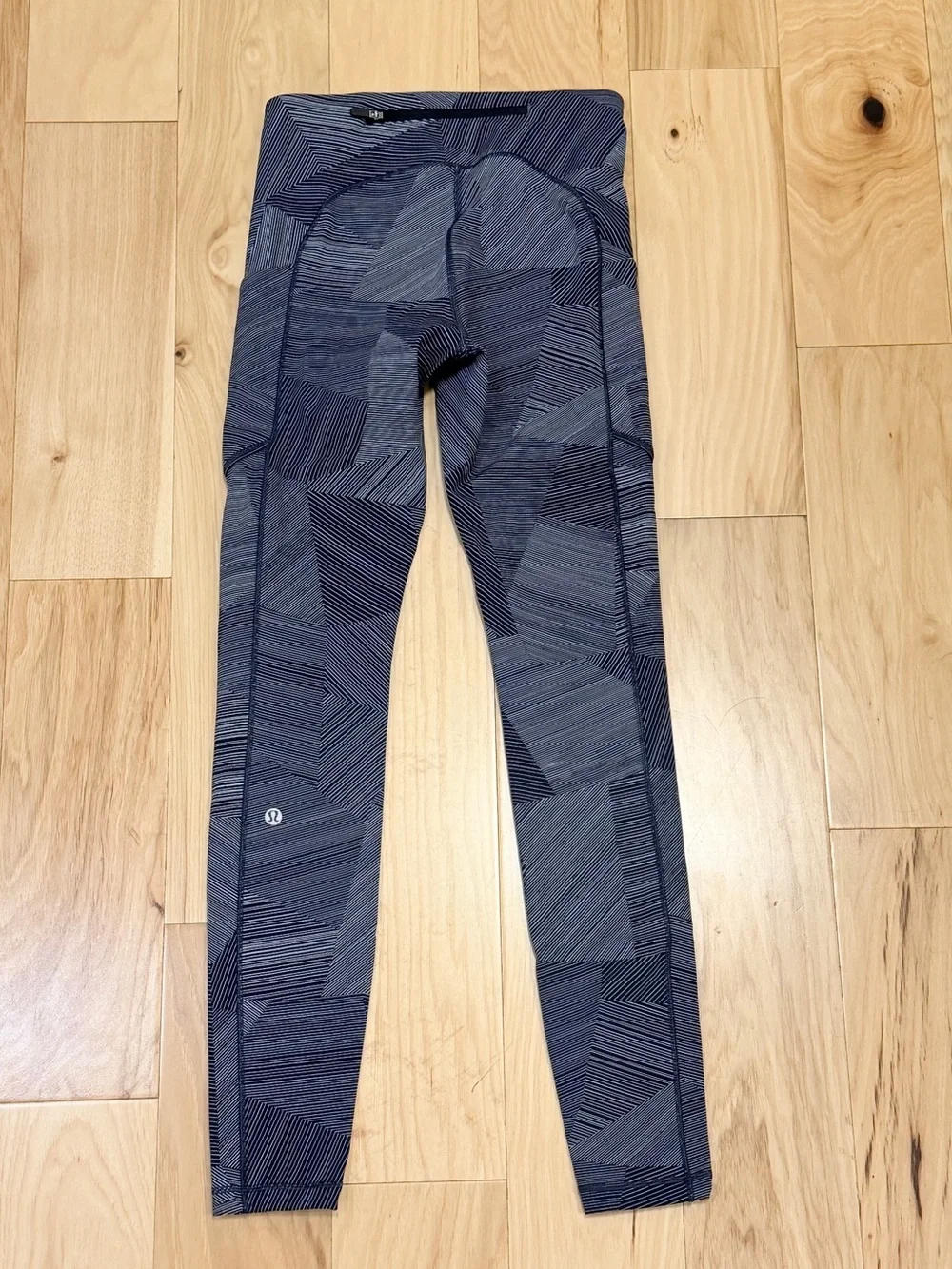 LIKE NEW Lululemon Women’s Speed Up Tight *Full-On Luxtreme 28